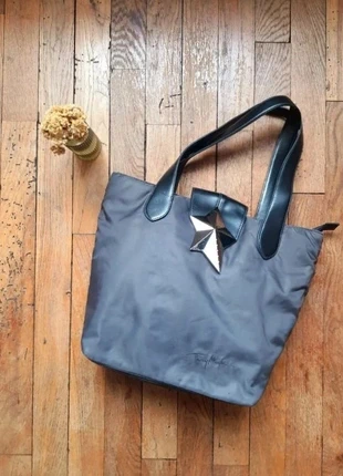 Sac Thierry Mugler Vintage – Nylon - Gris - Logo Brodé, marque: Thierry Mugler, état: Très bon état, 35,00 €, 37,45 € Protection acheteurs incluse