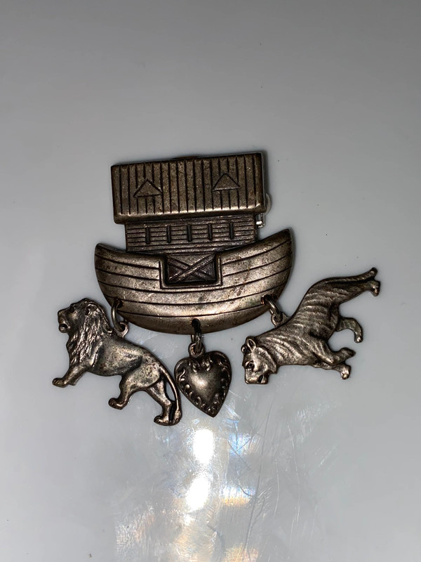 Vintage silvertone metal Noah’s ark brooch hanging animal lion heart  charm 2