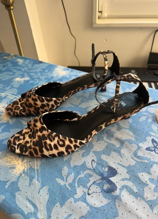 Zara schoenen kittenheel, merk: Zara, staat: Heel goed, maat: 40, € 10,00, € 11,20 inclusief Kopersbescherming