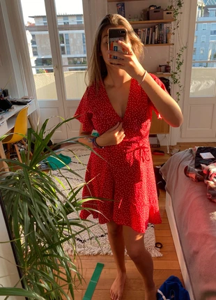 Robe rouge , merk: Shein, staat: Heel goed, maat: S / 36 / 8, € 2,00, € 2,80 inclusief Kopersbescherming