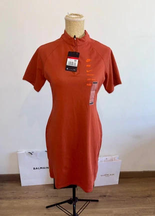 Robe courte Nike orange L (40) 🧡 style streetwear sport neuve étiquette zip original, marke: Nike, zustand: Neu, mit Etikett, größe: L / 40 / 12, 23,90 €, 25,80 € inklusive Vinted-Käuferschutz