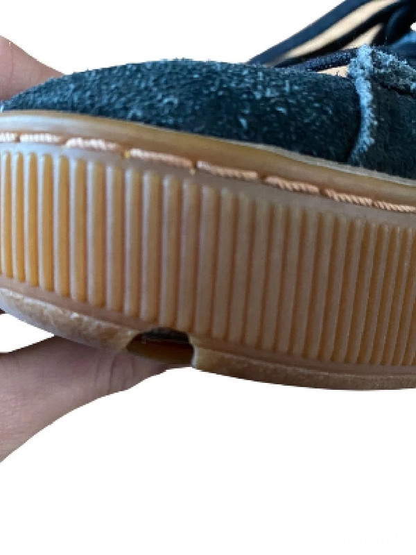 schwarzer Puma Schuh mit brauner Sohle