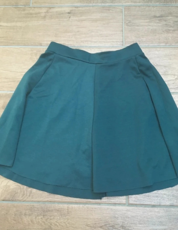 jupe patineuse vert bouteille bershka Vinted
