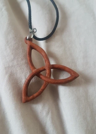 Pendentif triquetra en cerisier fait par artisan , brand: Artisan, condition: New without tags, €30.00, €32.20 includes Buyer Protection
