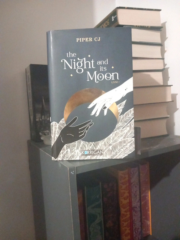 The night and its moon 1