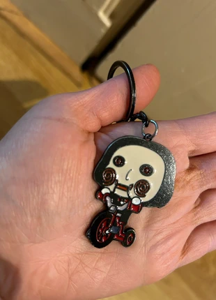 Billy the Puppet • Saw Keychain, marca: Saw, estado: Muito bom, €5.00, €5.95 inclui Proteção do Comprador