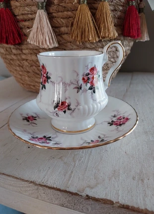 Royal Windsor kop en schotel gebloemd, marque: royal windsor, état: Très bon état, 9,50 €, 10,68 € Protection acheteurs incluse