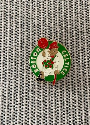 Pin’s Boston Celtics, état: Neuf sans étiquette, 3,50 €, 4,38 € Protection acheteurs incluse