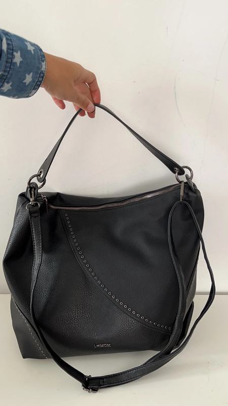 Label 2025 rose zaini