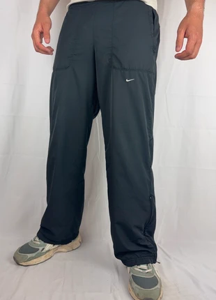 444 Trackpant Nike vintage logo brodé taille M, merk: Nike, staat: Heel goed, maat: M, € 25,00, € 26,95 inclusief Kopersbescherming