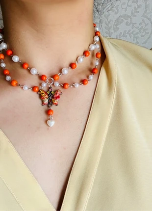 Collier blanc et orange papillon vintage neuf, brand: COQUETTE, condizioni: Nuovo con cartellino, €12.00, €13.30 include la Protezione acquisti