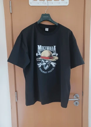 T-shirt nova, marca: Local, estado: Novo sem etiquetas, tamanho: XL, €5.00, €5.95 inclui Proteção do Comprador