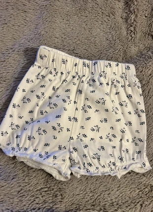 Wit shortje, marque: Baby Club, état: Bon état, taille: 3-6 mois / 62 cm, 2,00 €, 2,80 € Protection acheteurs incluse