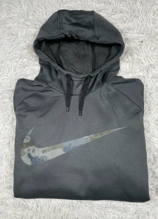 Pull à capuche Nike noir big logo camouflage | Taille : XXL, marke: Nike, zustand: Sehr gut, größe: XXL, 17,90 €, 19,50 € inklusive Vinted-Käuferschutz