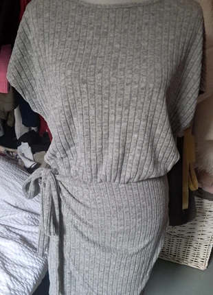 Robe grise femme très bon état taille L Shein, marque: Shein, état: Très bon état, taille: L / 40 / 12, 5,00 €, 5,95 € Protection acheteurs incluse