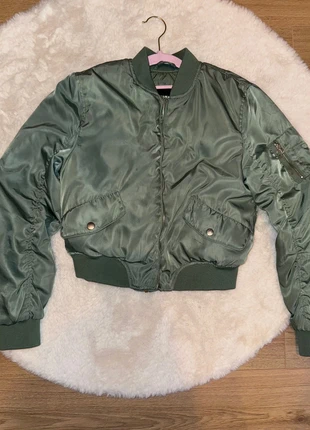 Groene bomber jack, marque: Pull & Bear, état: Bon état, taille: S / 36 / 8, 7,00 €, 8,05 € Protection acheteurs incluse