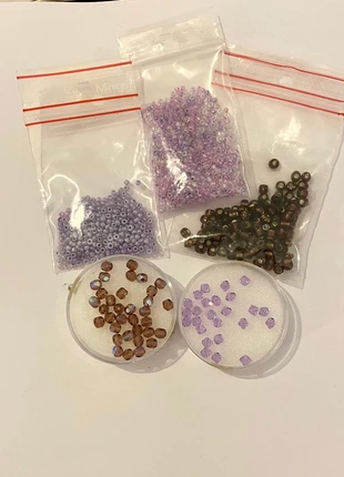 Lot de perles tons parme/violet, condizioni: Nuovo senza cartellino, €4.00, €4.90 include la Protezione acquisti