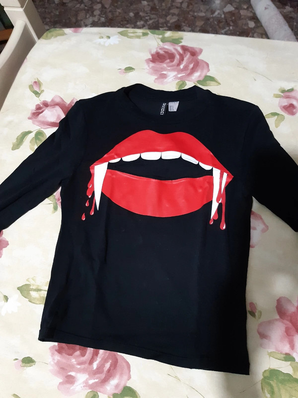 Lips t shirt sales h&m