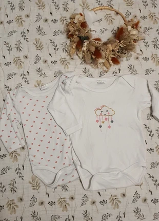 Lot 2 Bodies Mots d'enfants , brand: Mots d'enfants, condizioni: Ottime, taglia: 1-3 mesi / 56 cm, €1.50, €2.28 include la Protezione acquisti