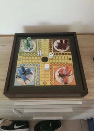 Jeu de petis chevaux avec coffret de rangement + jeu mikado, staat: Heel goed, € 18,00, € 19,60 inclusief Kopersbescherming