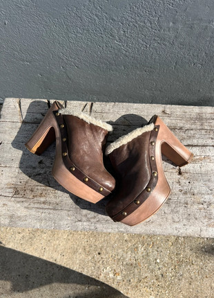 Mules en cuir marron bord fourrure - Y2K - Vintage, marca: Vintage Dressing, estado: Muito bom, tamanho: 39, €60.00, €63.70 inclui Proteção do Comprador