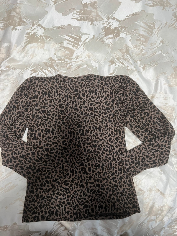 Leopard print puff sleeve top 3