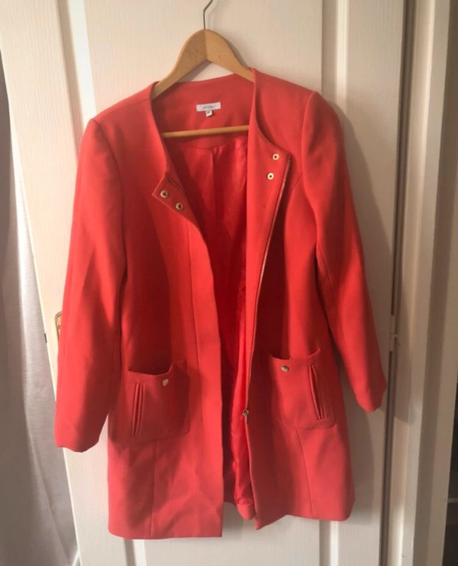 manteau couleur corail