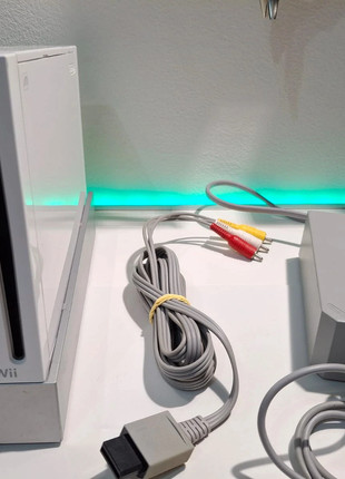 Nintendo Wii (primo modello) con porte GameCube – Solo console + cavi, marque: Nintendo, état: Très bon état, 25,00 €, 26,95 € Protection acheteurs incluse