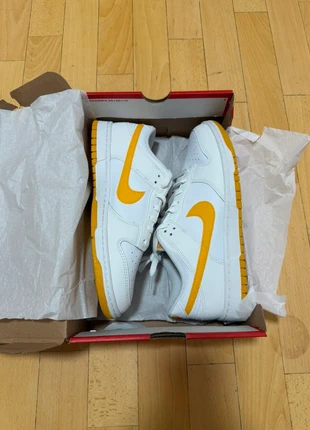 Nike Dunk Low Retro White University Gold en 45 Neuf jamais porté, marque: Nike, état: Neuf avec étiquette, taille: 45, 70,00 €, 74,20 € Protection acheteurs incluse