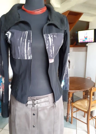 Petit gilet avec zip habillé et coloré, marque: De La Vega, état: Très bon état, taille: M / 38 / 10, 10,00 €, 11,20 € Protection acheteurs incluse