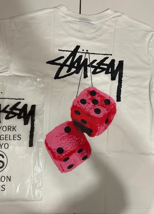 T-shirt stüssy, merk: Stüssy, staat: Heel goed, maat: S, € 25,00, € 26,95 inclusief Kopersbescherming