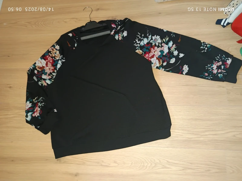 Magnifique pull noir manche fleur shein taille 3XL