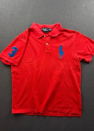 Polo rouge Ralph Lauren Custom Fit avec grand logo brodé bleu et numéro 3, brand: Ralph Lauren, condizioni: Ottime, taglia: M, €25.00, €26.95 include la Protezione acquisti