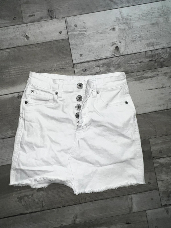 Juniors size 25 white denim skirt 1