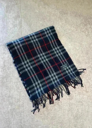 Écharpe Burberry bleu marine, marke: Burberry, zustand: Sehr gut, 45,00 €, 47,95 € beinhaltet Vinted-Käuferschutz Pro