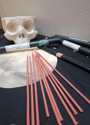 Bacio del Crepuscolo – Incenso artigianale ai Fiori di Ciliegio (10 stick), marke: mrs.macabrette, zustand: Neu, 5,55 €, 6,53 € inklusive Vinted-Käuferschutz