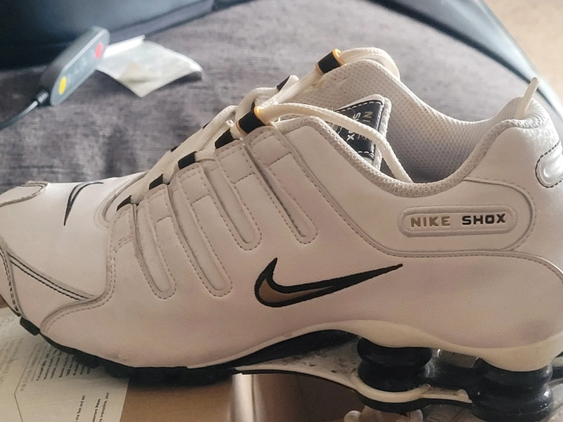 White Nike Shox 7.5 3