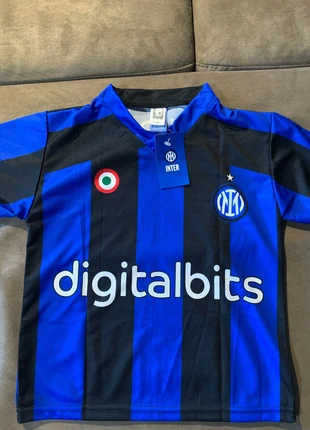 T-shirt Inter lukaku 4 anni, zustand: Neu, mit Etikett, größe: 4 Jahre / 104, 8,00 €, 9,10 € inklusive Vinted-Käuferschutz
