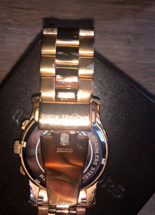 250300 michael deals kors