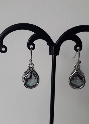 Jolies boucles d'oreilles pendantes argentées gouttes pierres violet bleu, marke: Boutique Parisienne, zustand: Neu, mit Etikett, 7,90 €, 9,00 € inklusive Vinted-Käuferschutz