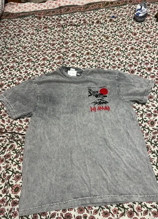 Def leppard t shirt, brand: Def Leppard, condition: New with tags, size: M, £14.00, £15.40 includes Buyer Protection