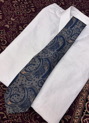 Magnifique cravate avec beaucoup de motifs originale et présentable, brand: Vintage Dressing, condizioni: Ottime, €5.00, €5.95 include la Protezione acquisti Pro