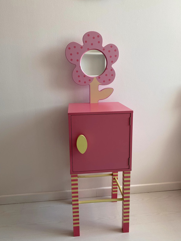 Table de nuit / chevet original enfant fille fleur avec miroir et rangement  pour livres ou jouets
