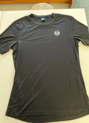T-shirt Sergio tacchini, marque: Sergio Tacchini, état: Bon état, taille: L, 5,00 €, 5,95 € Protection acheteurs incluse