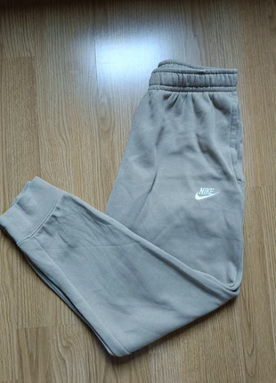 Jogging Nike beige, marca: Nike, estado: Muy bueno, tamaño: S, 19,99 €, 21,69 € Protección al comprador incluida