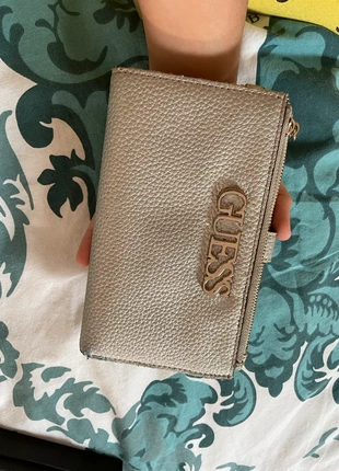 Porte-monnaie Guess gris/argenté, marke: GUESS, zustand: Gut, 6,00 €, 7,00 € inklusive Vinted-Käuferschutz