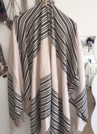Châle poncho rayé HM , marke: H&M, zustand: Sehr gut, 11,00 €, 12,25 € inklusive Vinted-Käuferschutz