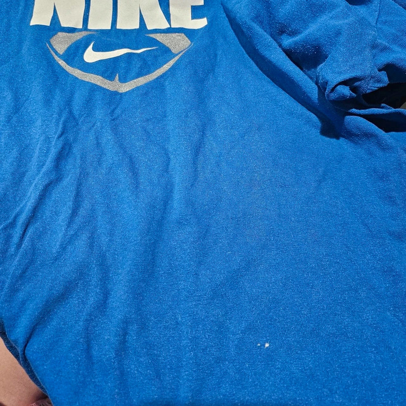 Nike football print tshirt
Size medium 3