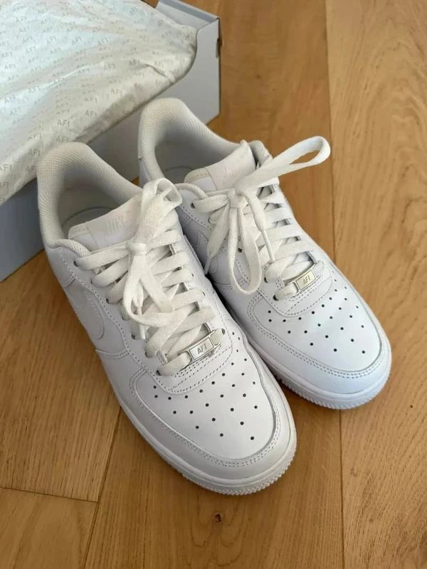 Nike Air Force 1 blanches – Taille 40