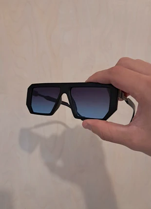 Vintage Y2K Sunglasses – Geometric Shape – Black Frame & Tinted Lens – Unisex, marke: Ray-Ban, zustand: Sehr gut, 10,00 €, 11,20 € inklusive Vinted-Käuferschutz